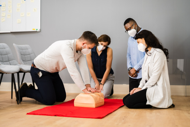 How A CPR Course Supports Workplace Health And Safety?